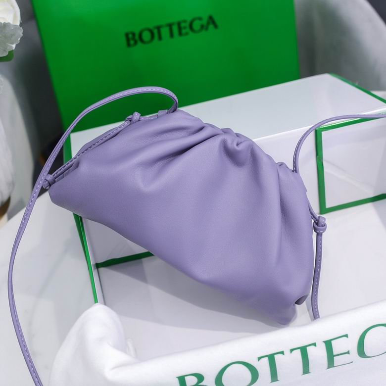 BOTTEGA VENETA The Pouch in Calfskin Leather