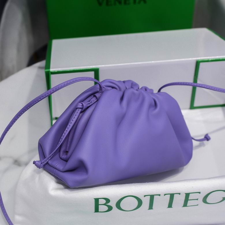 BOTTEGA VENETA The Pouch in Calfskin Leather