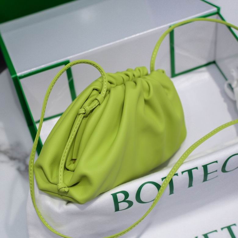BOTTEGA VENETA The Pouch in Calfskin Leather