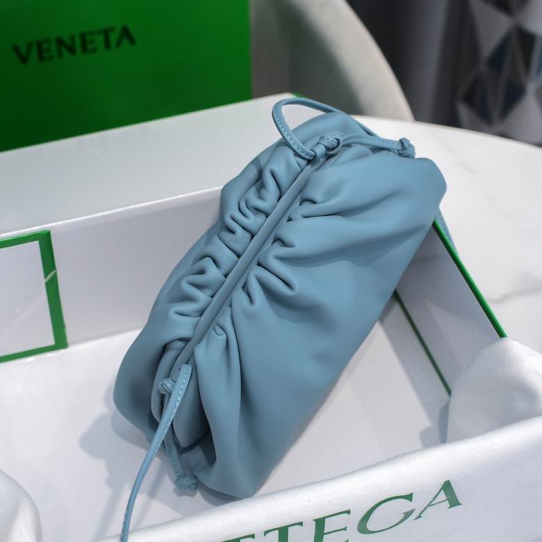 BOTTEGA VENETA The Pouch in Calfskin Leather
