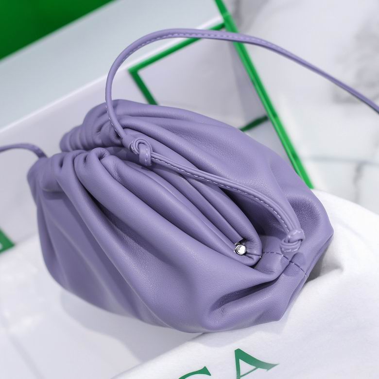 BOTTEGA VENETA The Pouch in Calfskin Leather