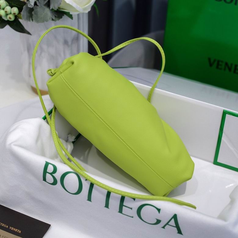 BOTTEGA VENETA The Pouch in Calfskin Leather