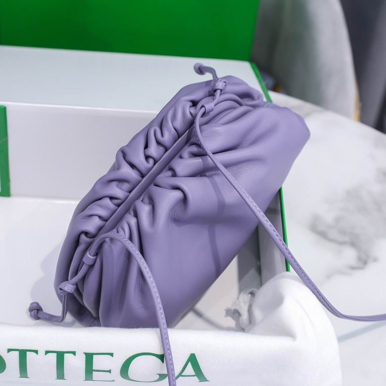 BOTTEGA VENETA The Pouch in Calfskin Leather