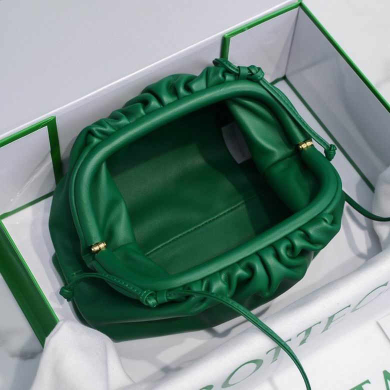 BOTTEGA VENETA The Pouch in Calfskin Leather