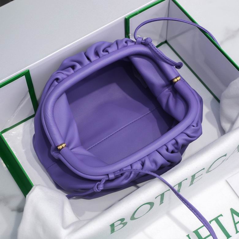 BOTTEGA VENETA The Pouch in Calfskin Leather