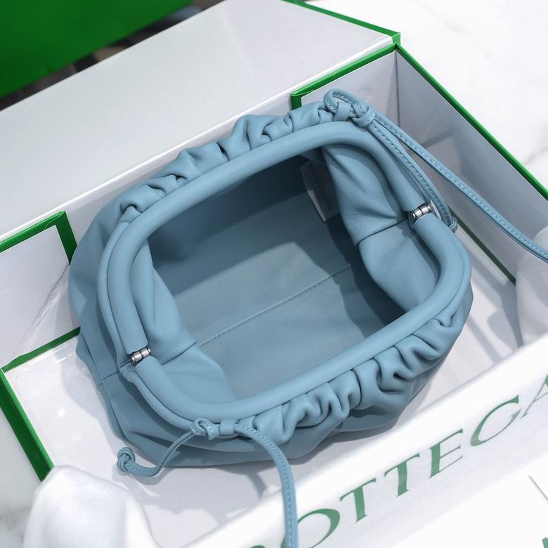 BOTTEGA VENETA The Pouch in Calfskin Leather