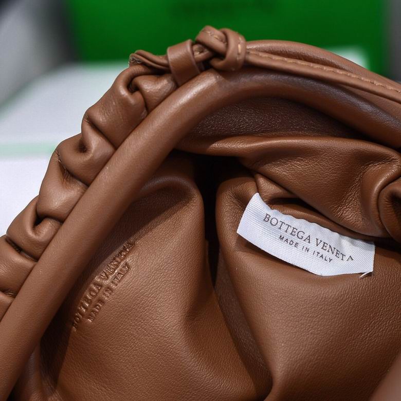 BOTTEGA VENETA The Pouch in Calfskin Leather
