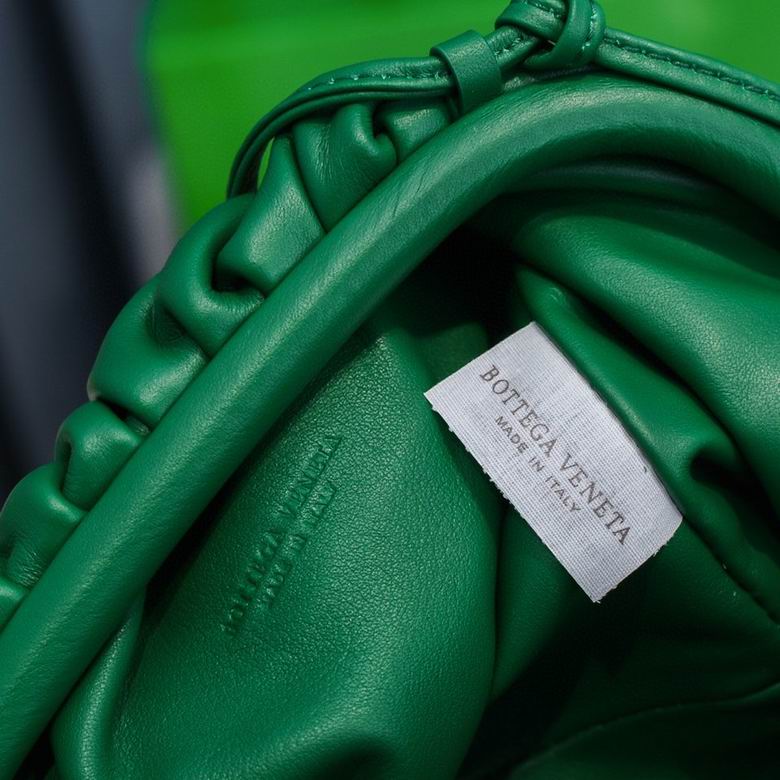 BOTTEGA VENETA The Pouch in Calfskin Leather