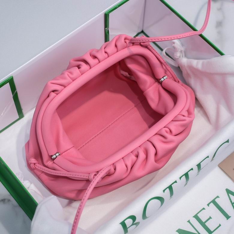 BOTTEGA VENETA The Pouch in Calfskin Leather Pink