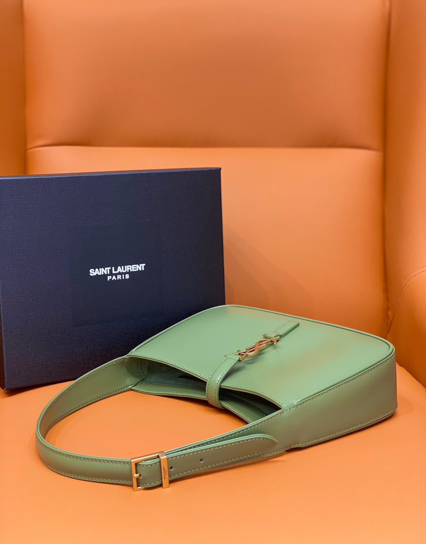 YSL Le 5 À 7 Hobo Bag In Natural Smooth Leather
