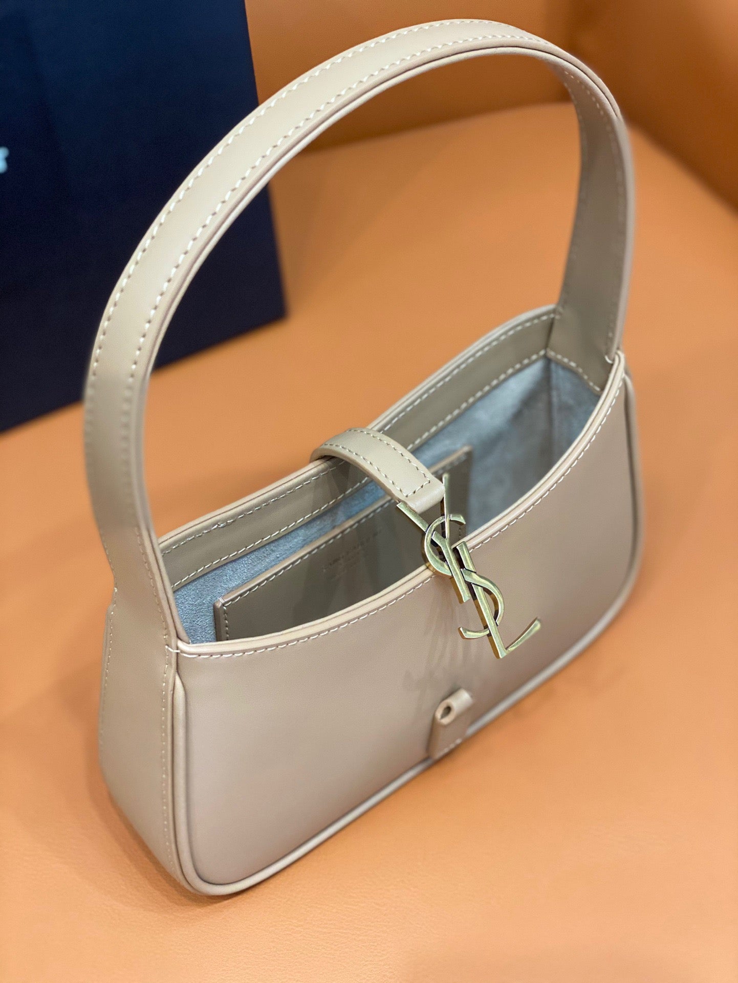 YSL Le 5 À 7 Hobo Bag In Natural Smooth Leather