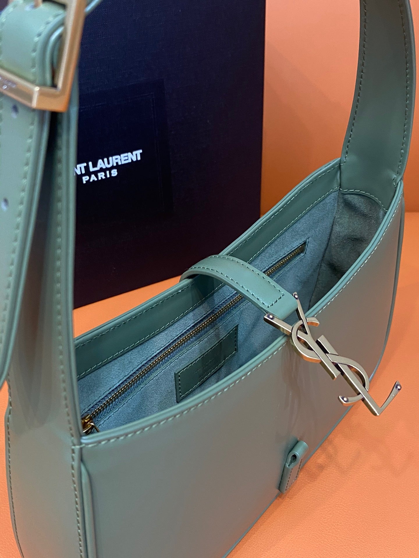 YSL Le 5 À 7 Hobo Bag In Natural Smooth Leather