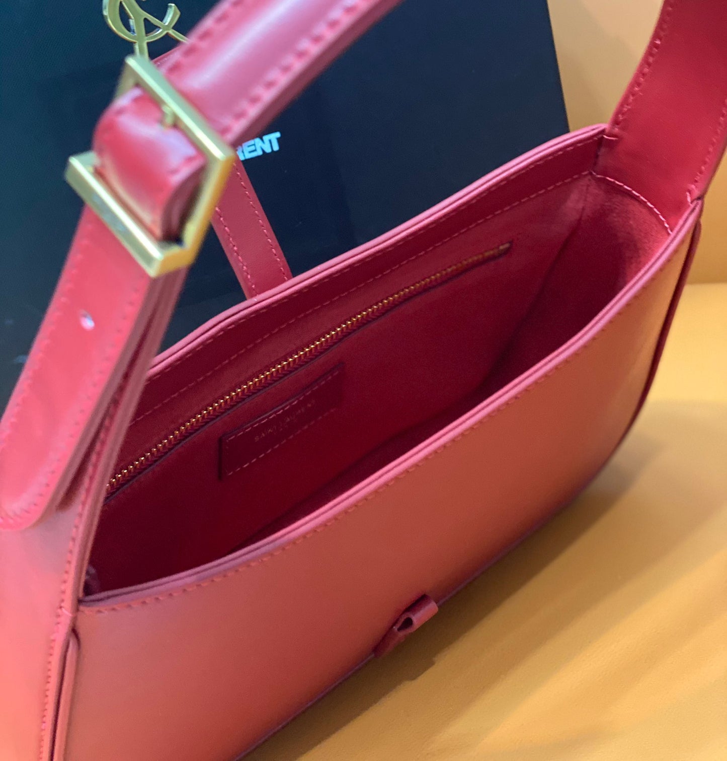 YSL Le 5 À 7 Hobo Bag In Natural Smooth Leather Red