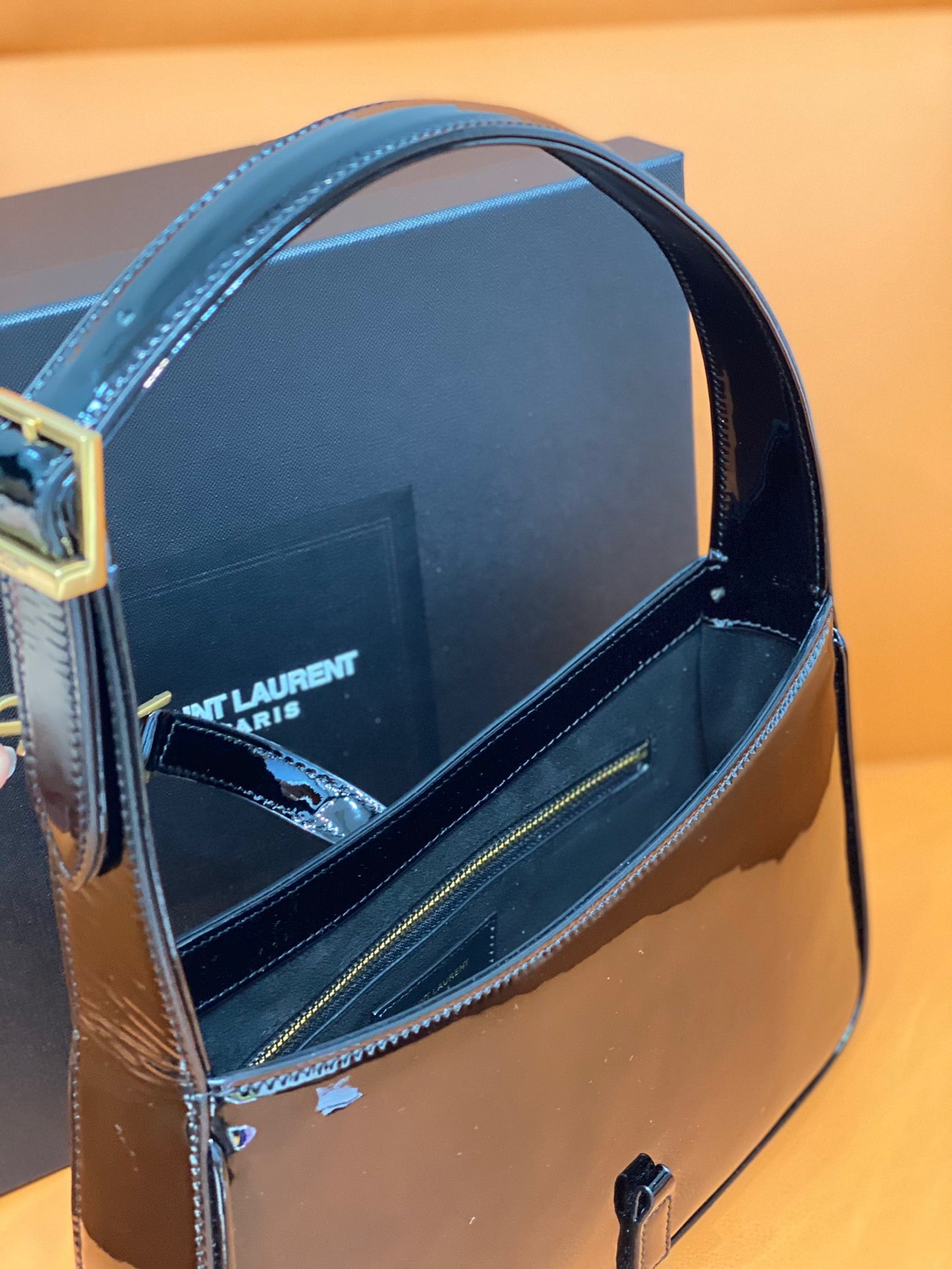YSL Le 5 à 7 Hobo Shoulder Bag in Glossed Leather Black