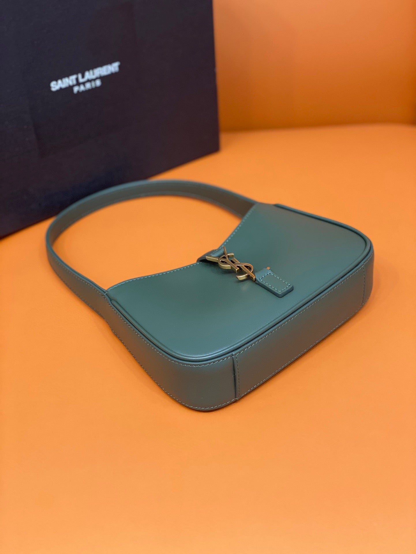 YSL Le 5 À 7 Hobo Bag In Natural Smooth Leather Green