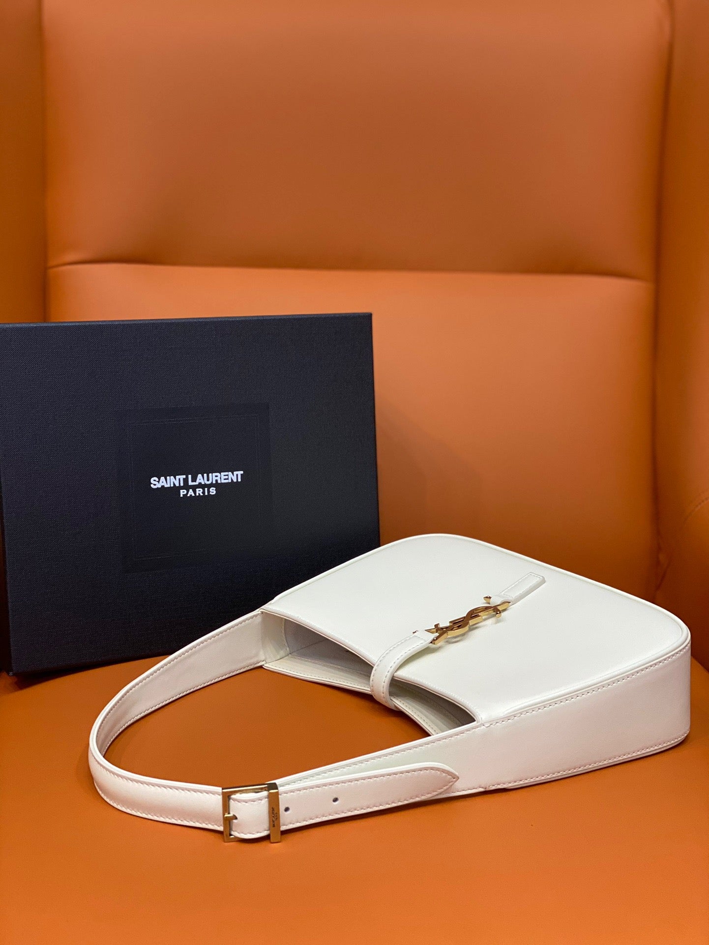YSL Le 5 À 7 Hobo Bag In Natural Smooth Leather white