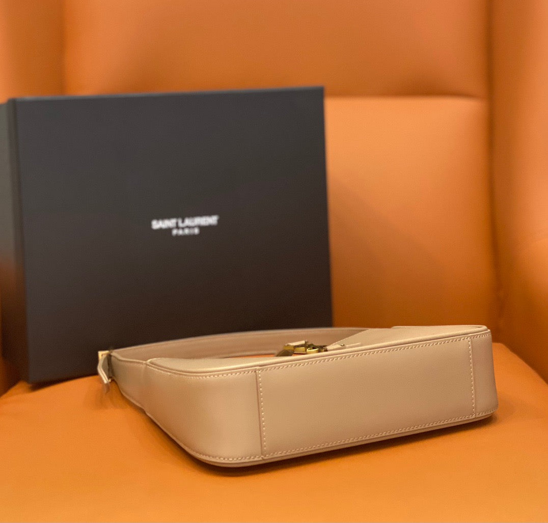 YSL Le 5 À 7 Hobo Bag In Natural Smooth Leather