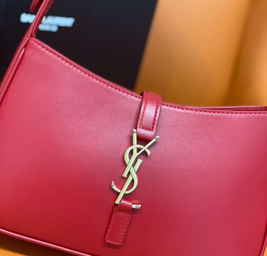 YSL Le 5 À 7 Hobo Bag In Natural Smooth Leather Red