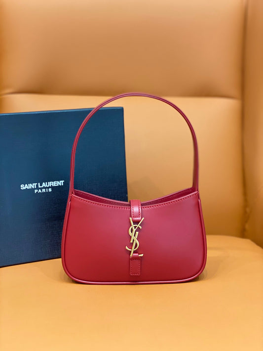 YSL Le 5 À 7 Hobo Bag In Natural Smooth Leather Red