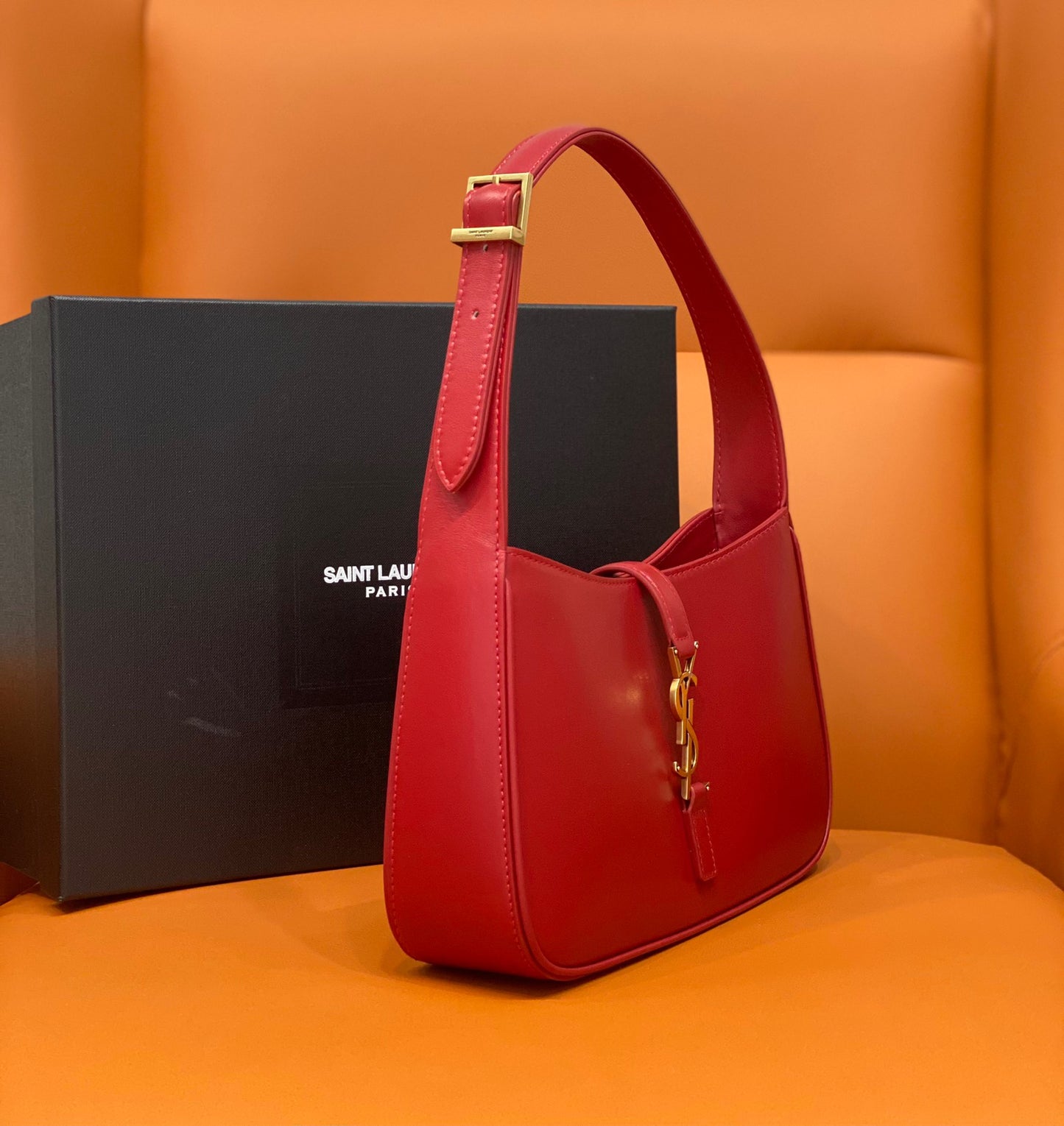 YSL Le 5 À 7 Hobo Bag In Natural Smooth Leather Red