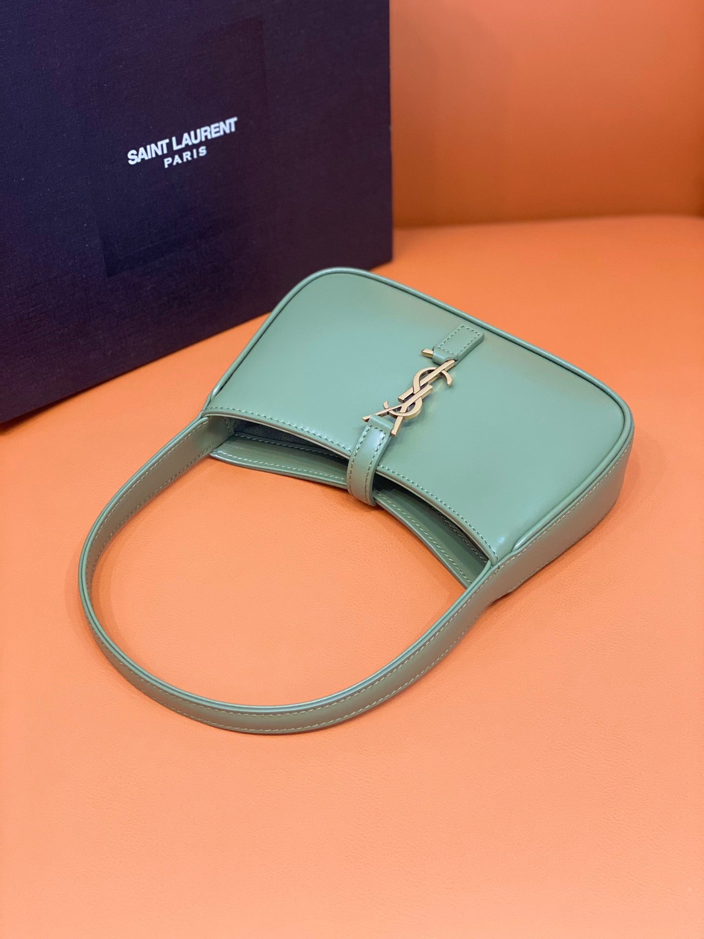 YSL Le 5 À 7 Hobo Bag In Natural Smooth Leather