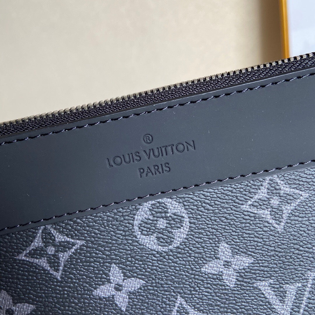 LV Pochette Voyage