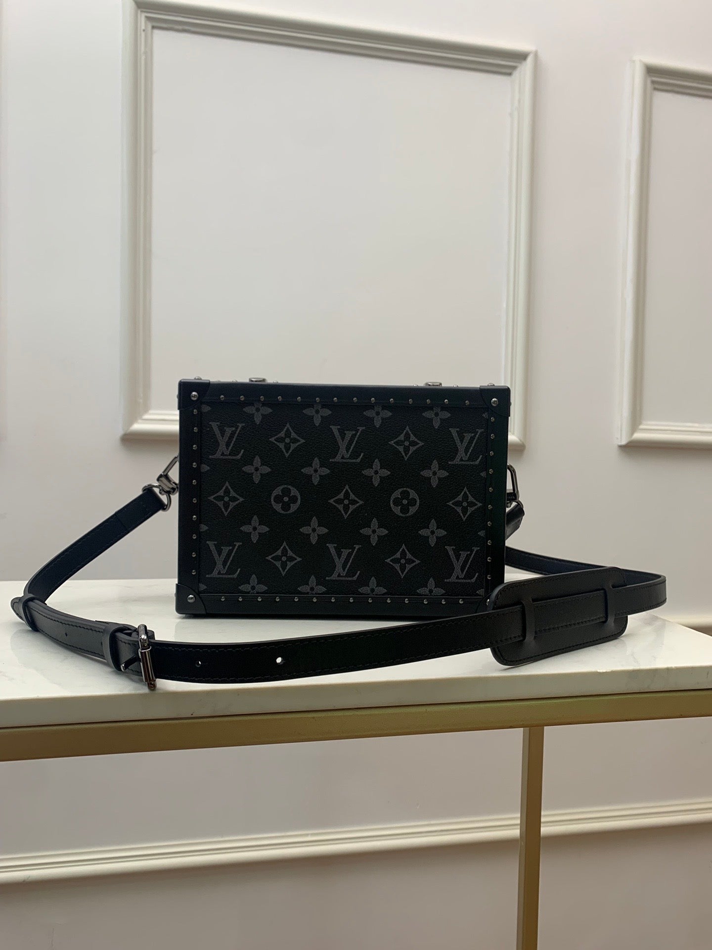 LV CLUTCH BOX