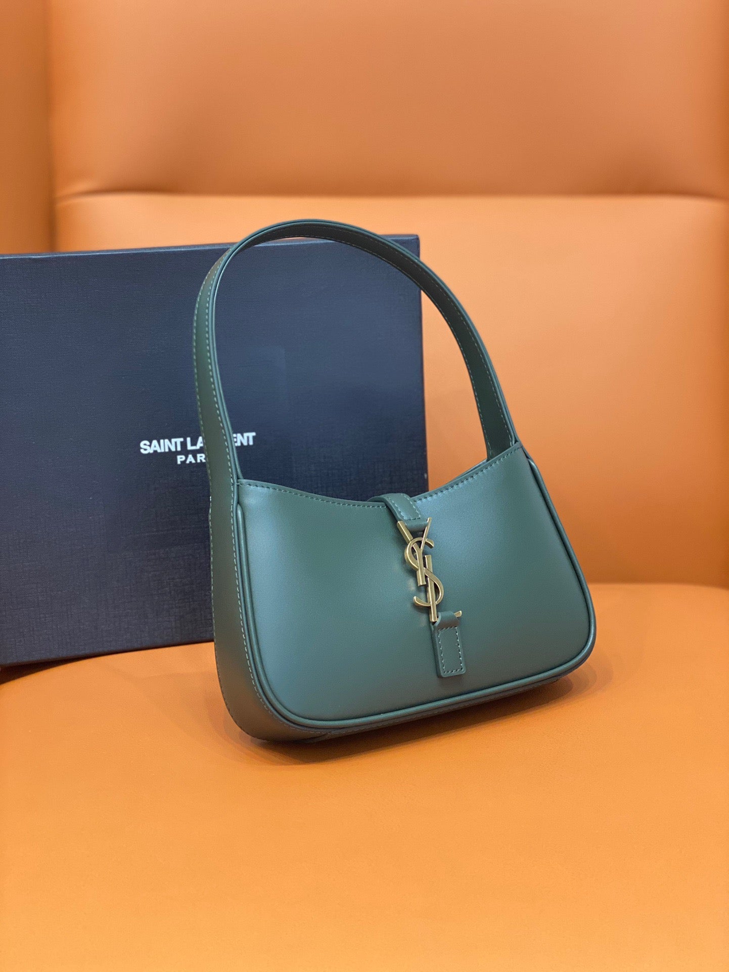 YSL Le 5 À 7 Hobo Bag In Natural Smooth Leather Green