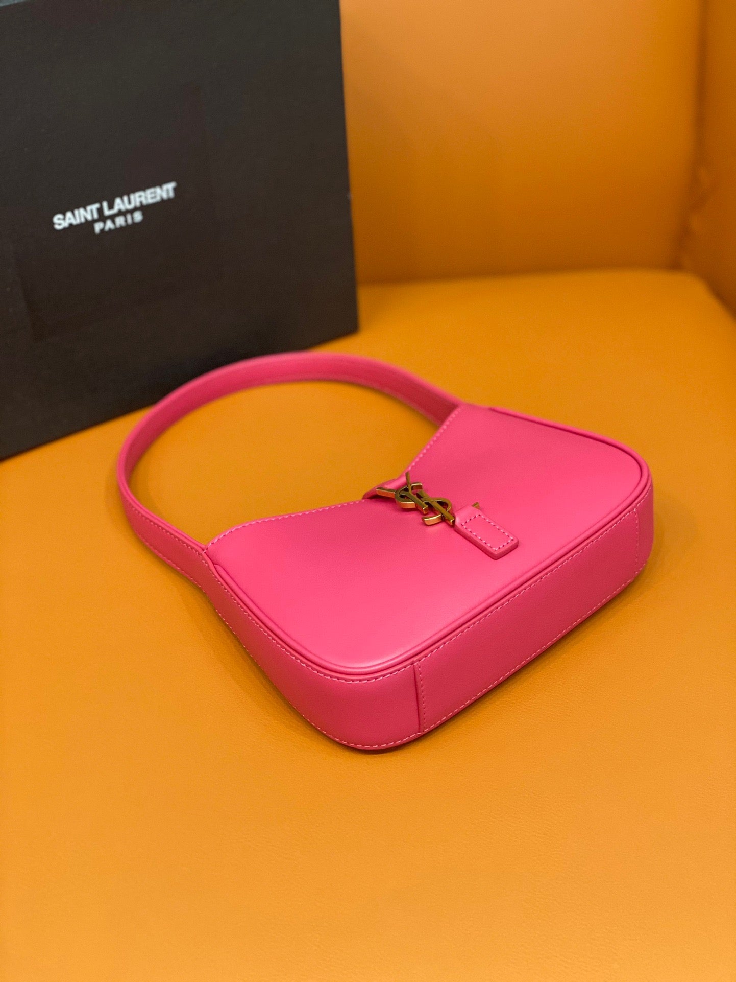 YSL Le 5 À 7 Hobo Bag In Natural Smooth Leather Pink