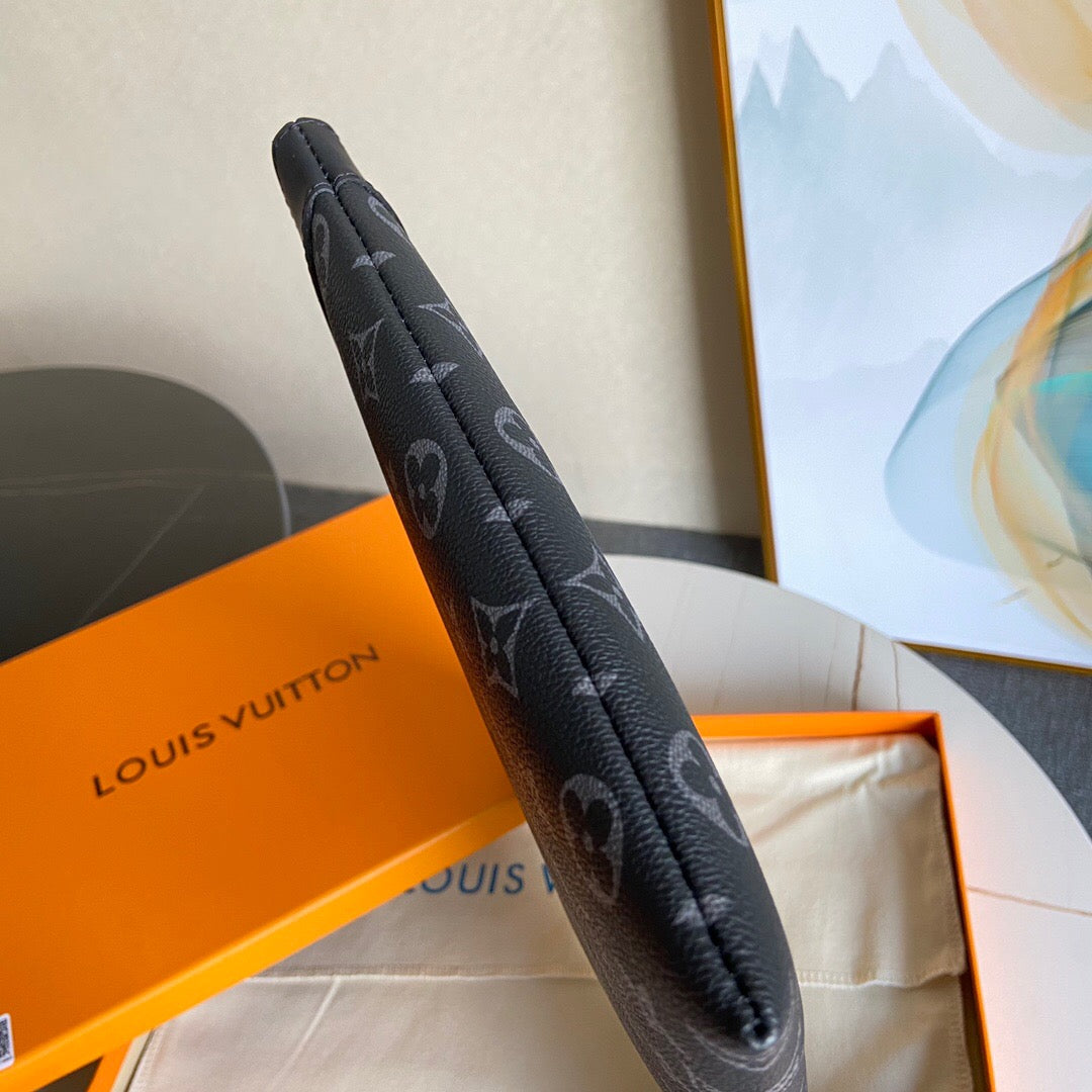 LV Pochette Voyage
