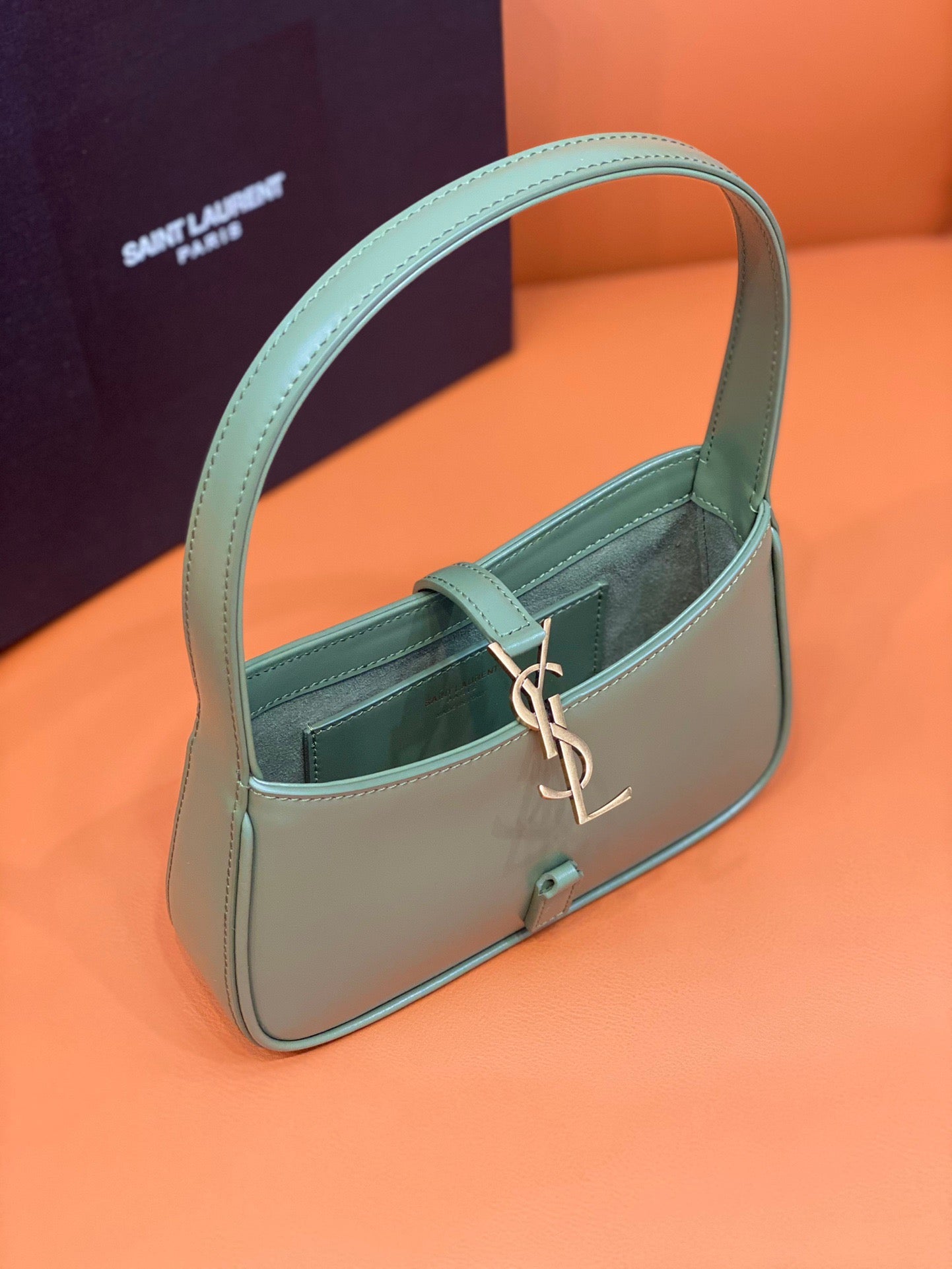 YSL Le 5 À 7 Hobo Bag In Natural Smooth Leather
