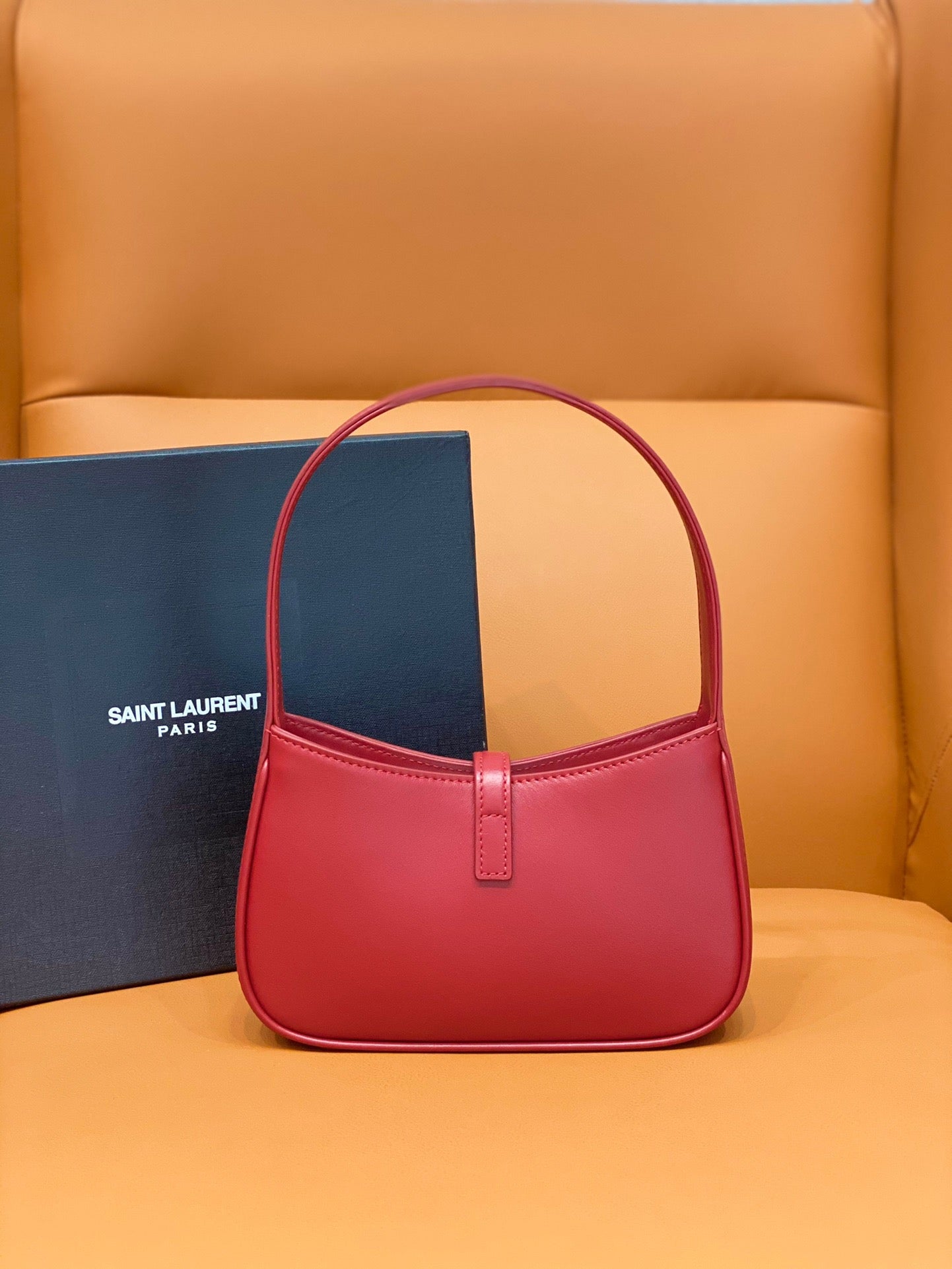 YSL Le 5 À 7 Hobo Bag In Natural Smooth Leather Red