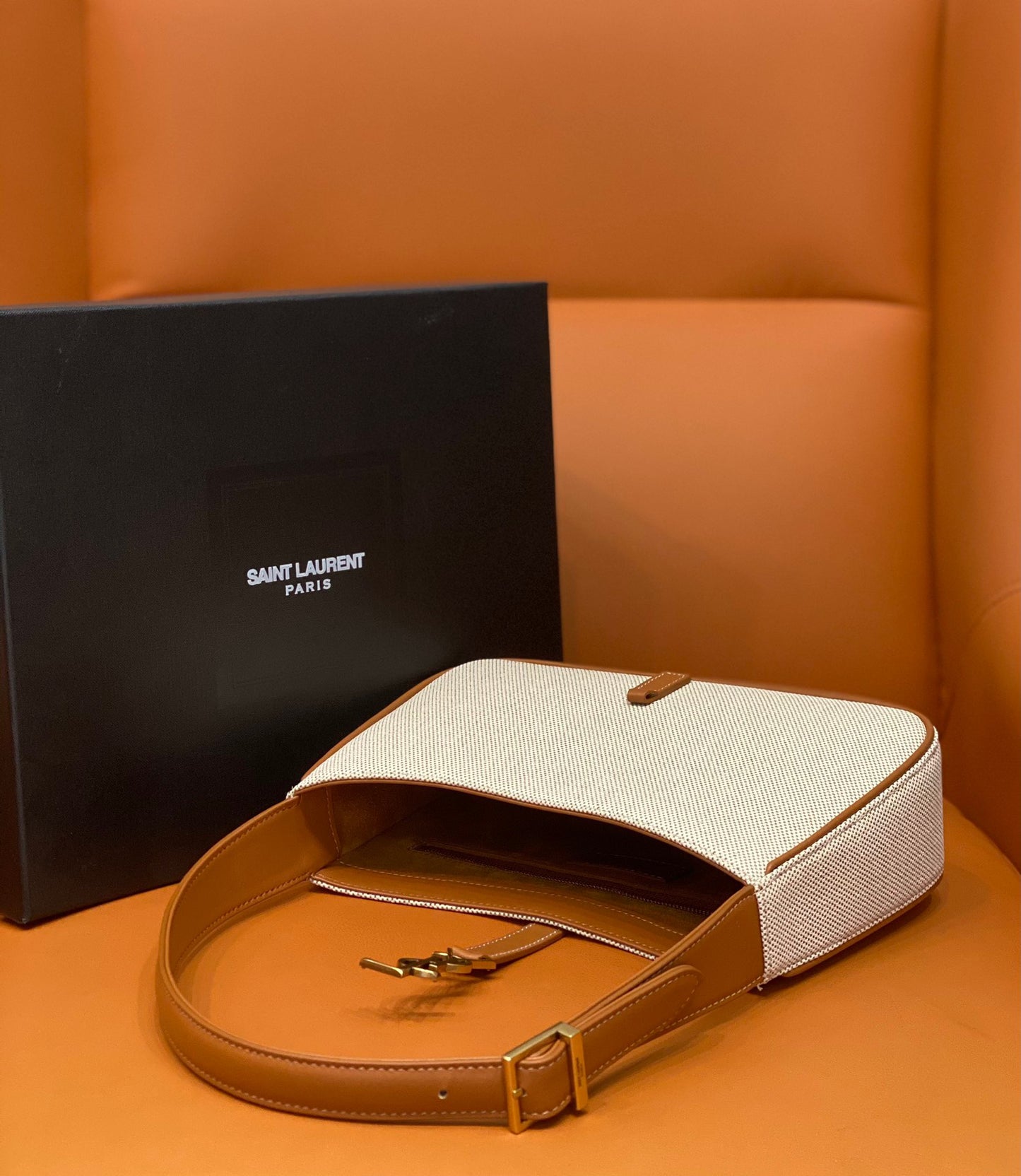 YSL Le 5 À 7 Hobo Bag In Natural Smooth Leather