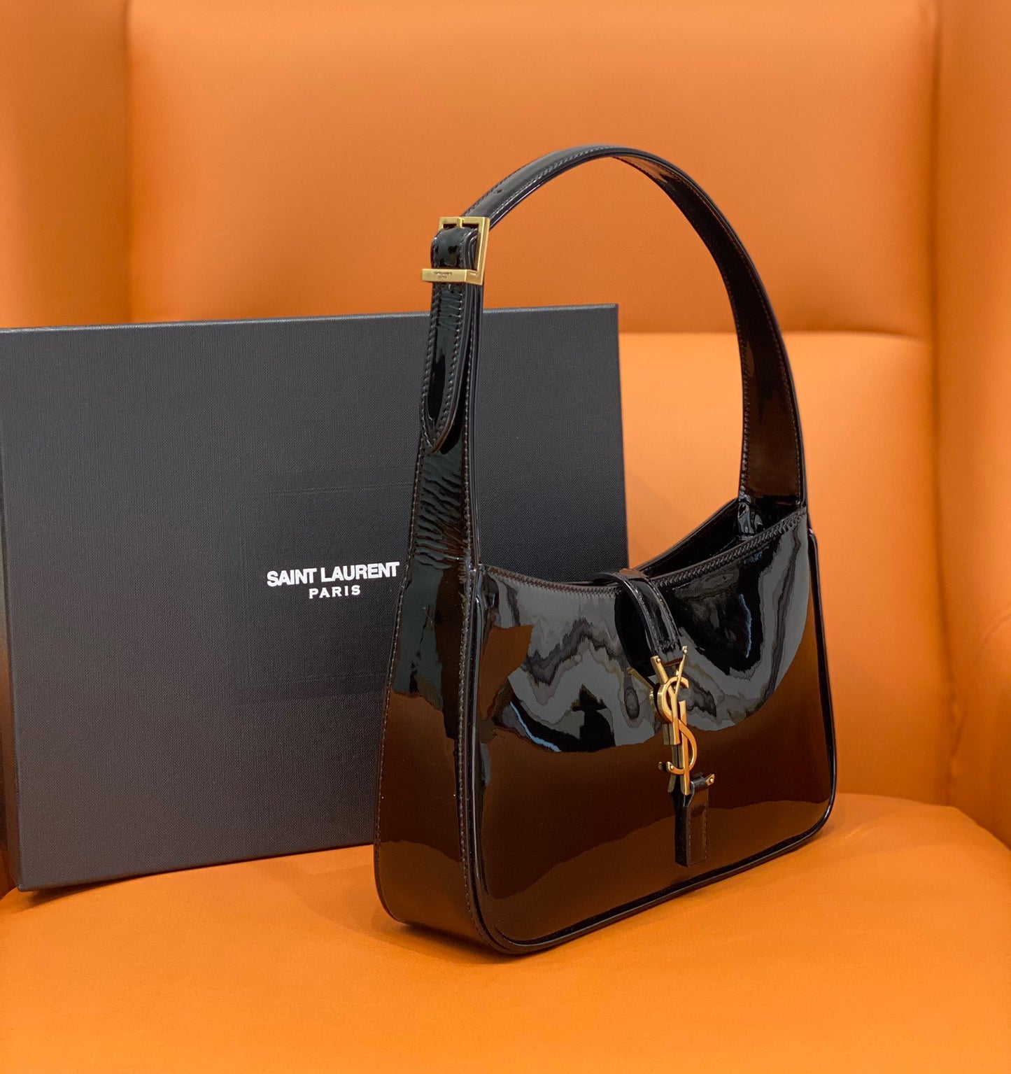 YSL Le 5 à 7 Hobo Shoulder Bag in Glossed Leather Black