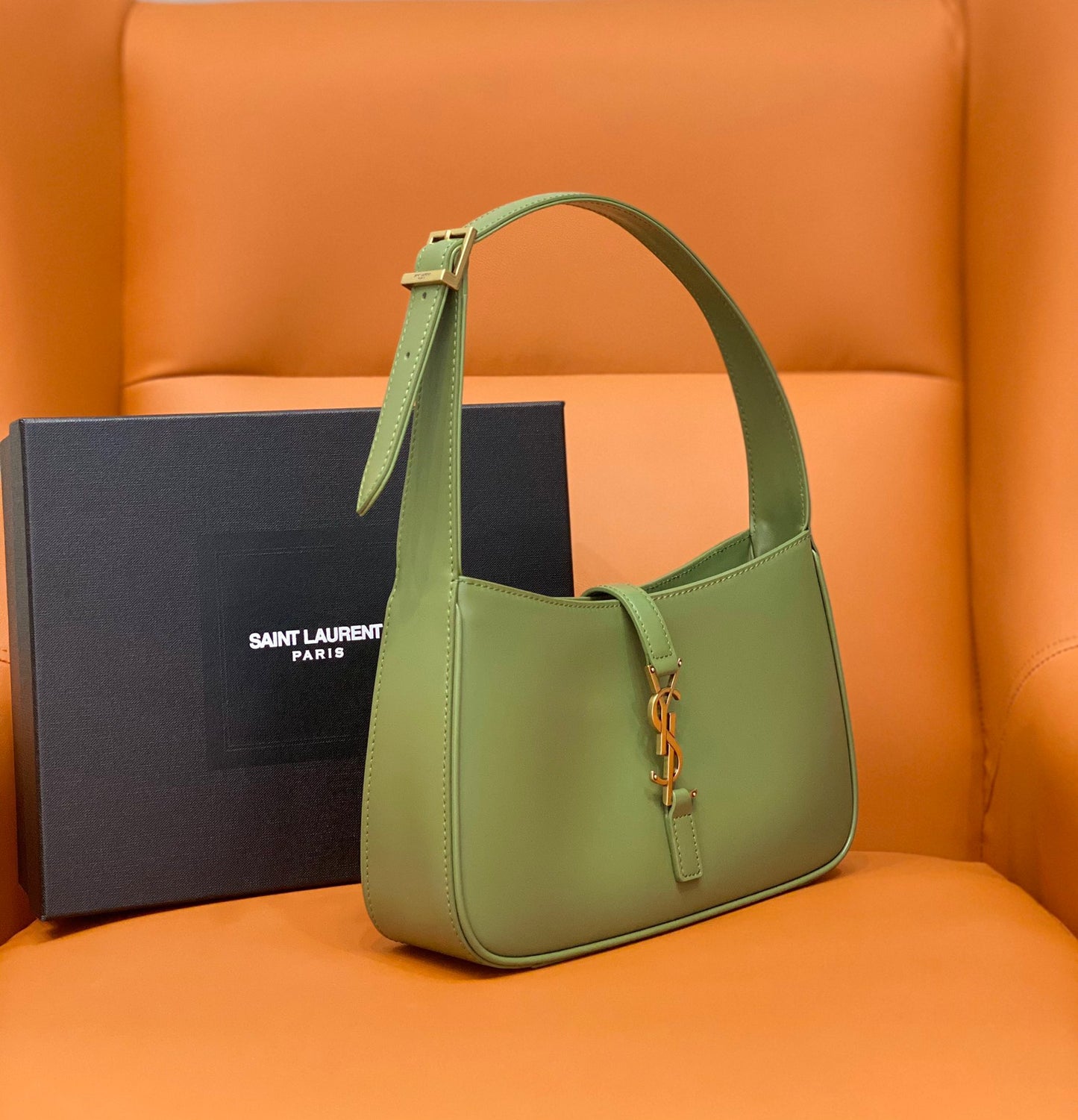 YSL Le 5 À 7 Hobo Bag In Natural Smooth Leather