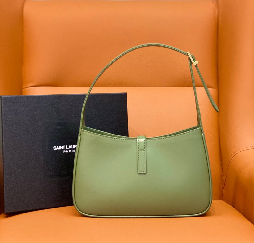 YSL Le 5 À 7 Hobo Bag In Natural Smooth Leather