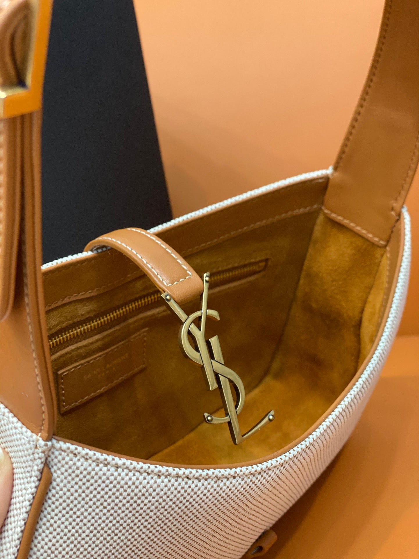 YSL Le 5 À 7 Hobo Bag In Natural Smooth Leather