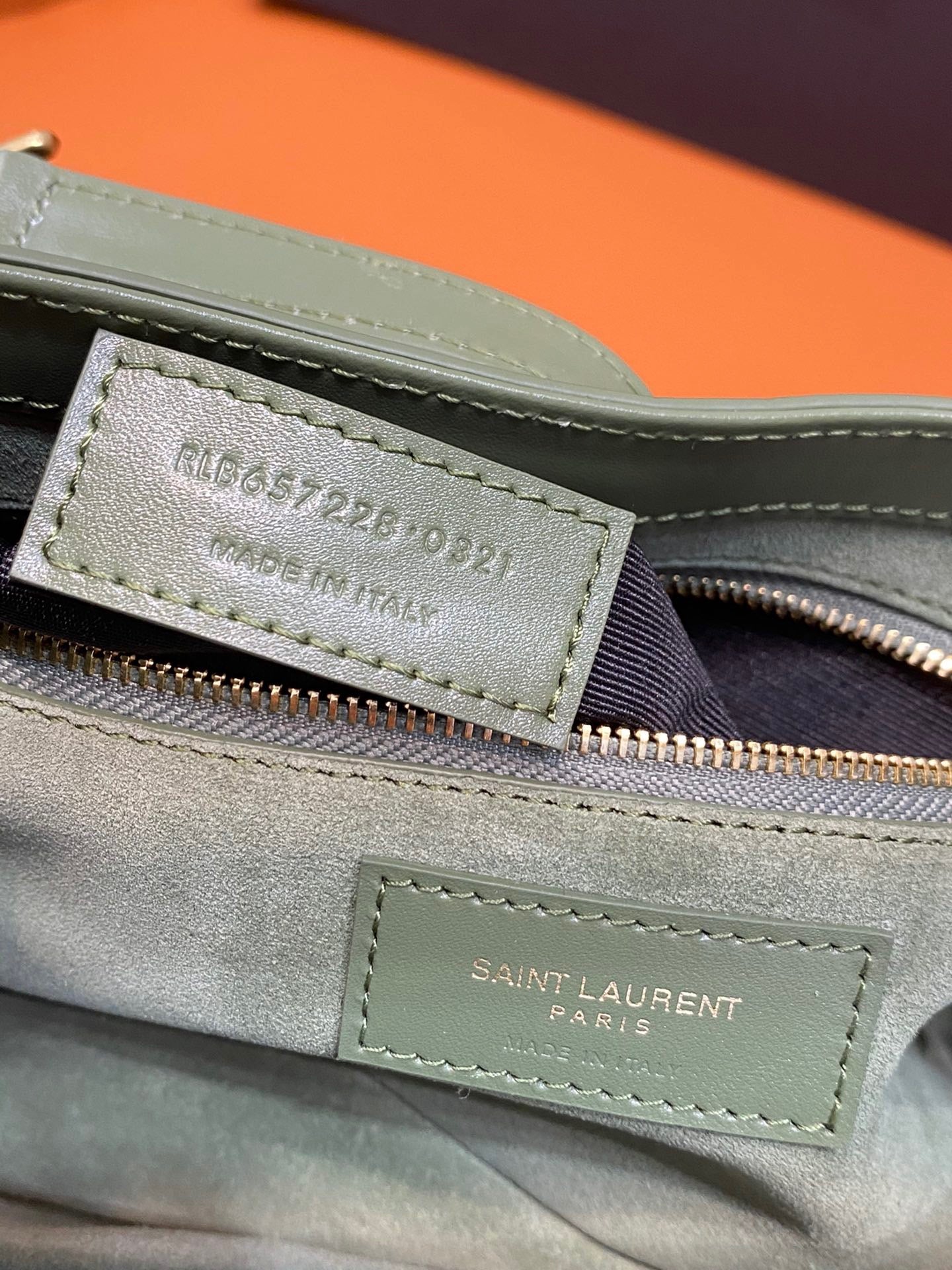 YSL Le 5 À 7 Hobo Bag In Natural Smooth Leather