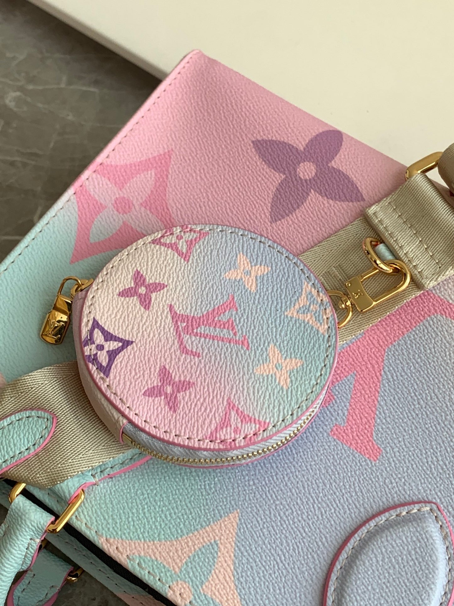 LV Onthego bag