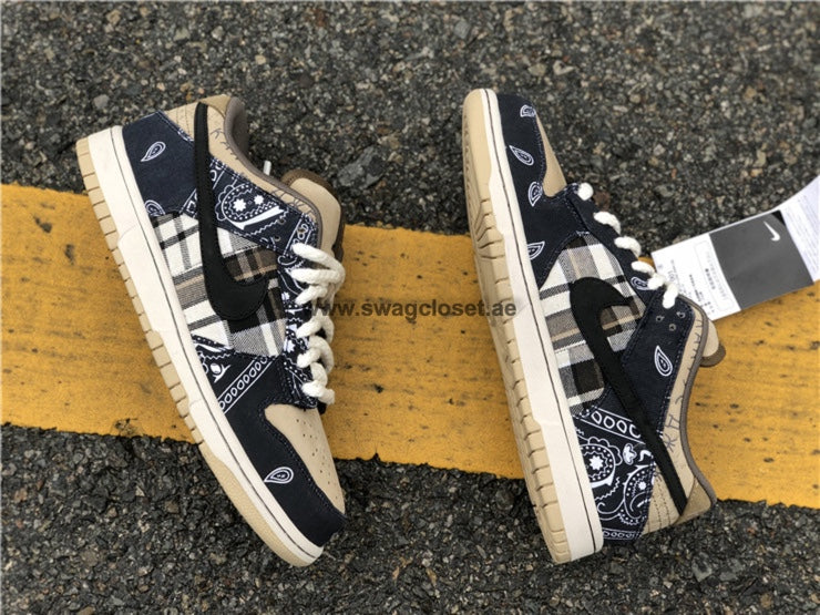Nike Dunk Low x Travis Scott