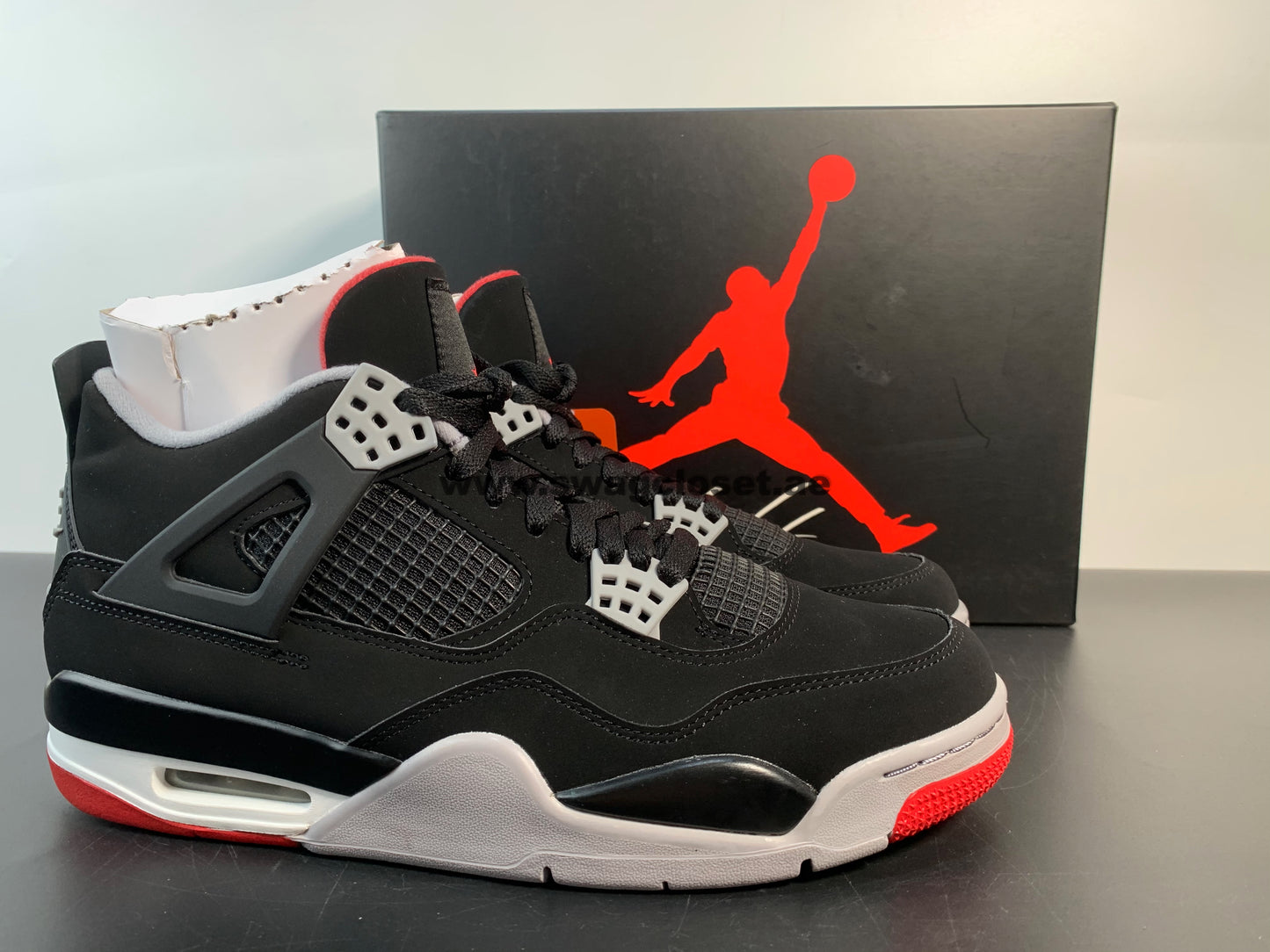 Jordan 4 Retro "Bred"