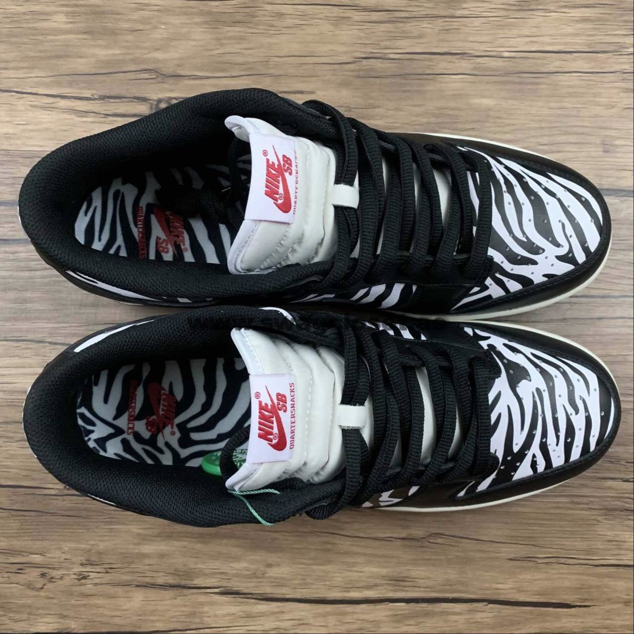 Nike SB Dunk Low "Quartersnacks Zebra"
