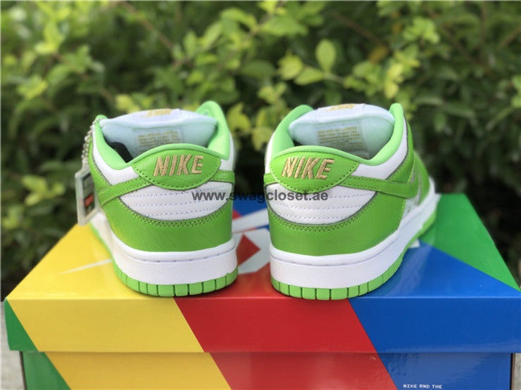 Nike SB Dunk Low x Supreme Stars Mean Green