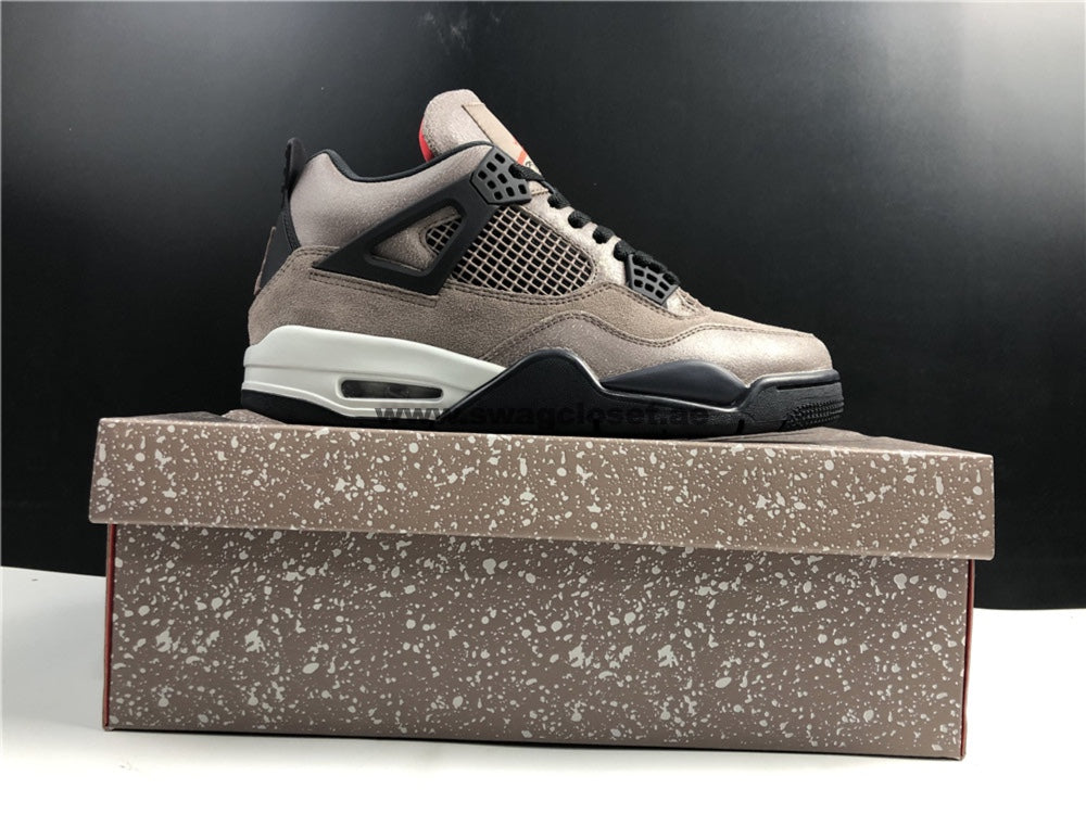 Jordan 4 "Taupe Haze"