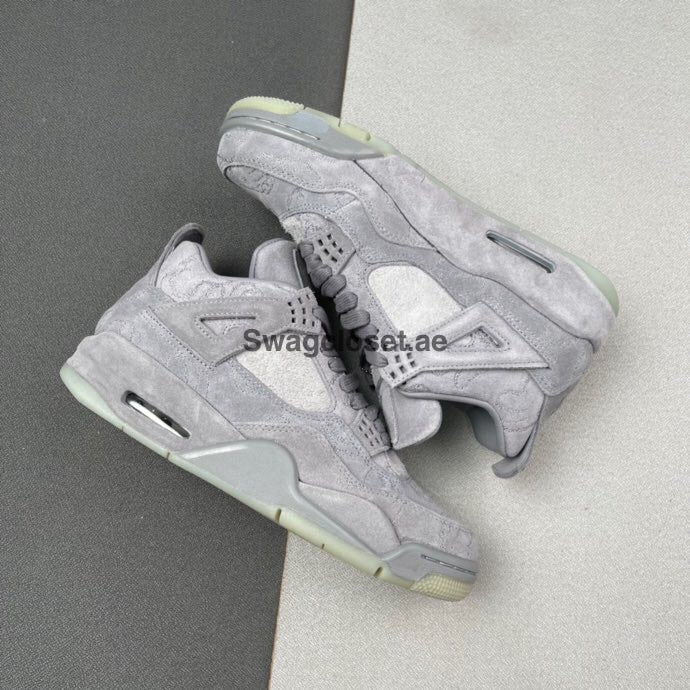 Jordan 4 x Kaws