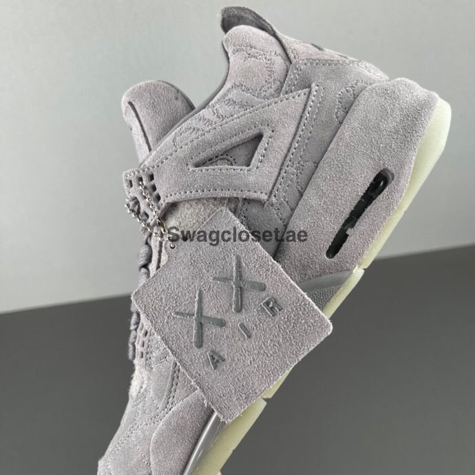 Jordan 4 x Kaws